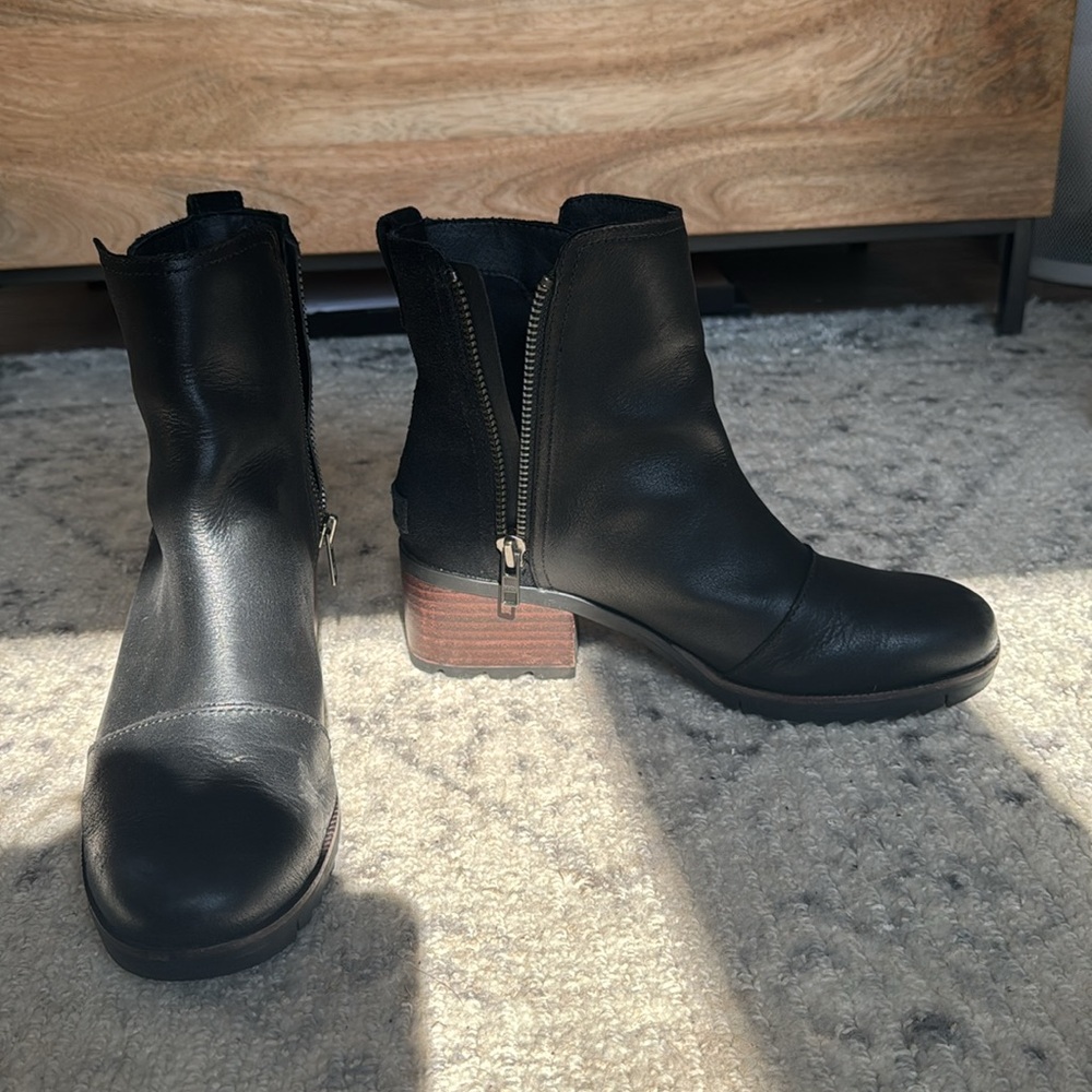 Sorel- Black Ankle Boots - size 8- suede and leather